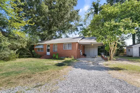 1022 S Pollock St, Selma, NC 27576