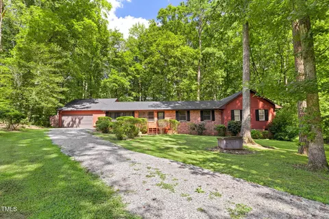 124 Driftwood Ct, Macon, NC 27551