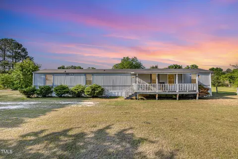 5517 Gilcrest Sands Dr, Hope Mills, NC 28348