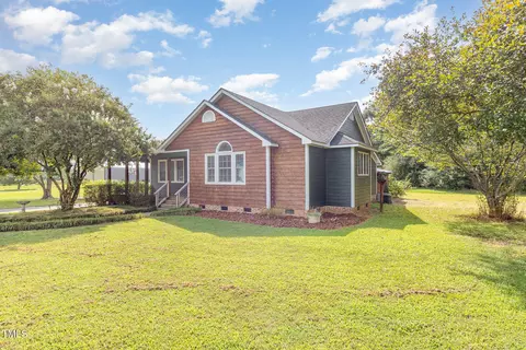 126 Crosswinds Dr, Selma, NC 27576