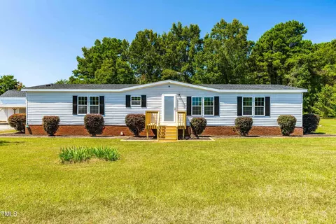 100 Blueberry Dr, Selma, NC 27576