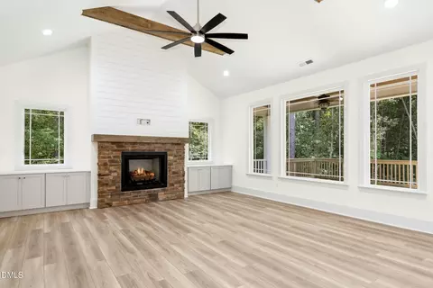 925 Lynch Rd, Selma, NC 27576