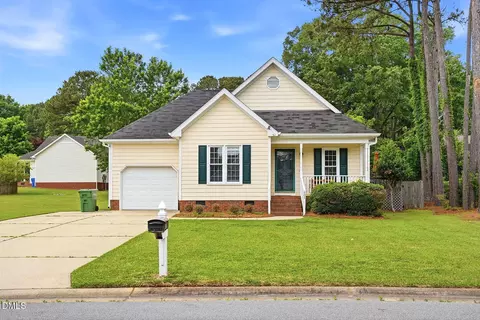 804 S Phillips Pointe Dr, Fuquay Varina, NC 27526