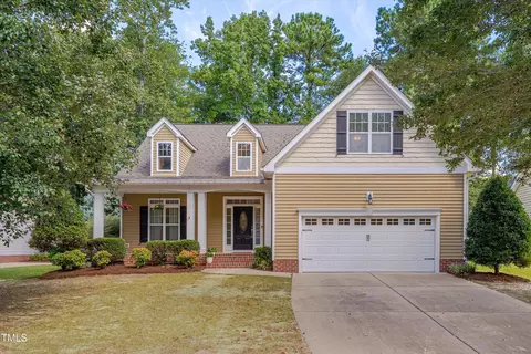 929 Lukestone Dr, Fuquay Varina, NC 27526