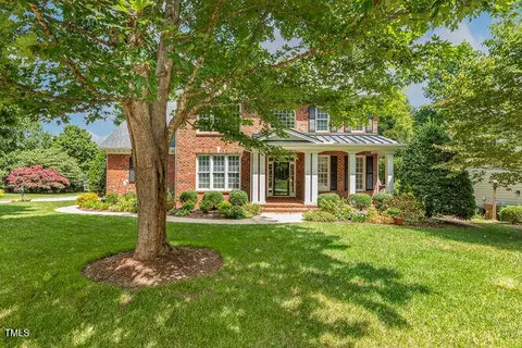 501 Northwoods Dr, Cary, NC 27513