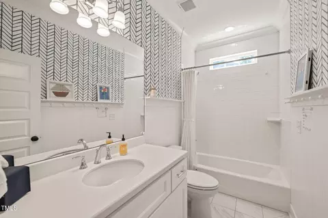 Bath - 506 Everett Pl, Durham, NC 27701 photo 1 of 2