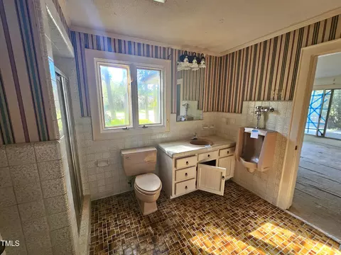 Bath - 1602 Wellons Ave, Dunn, NC 28334 photo 4 of 19
