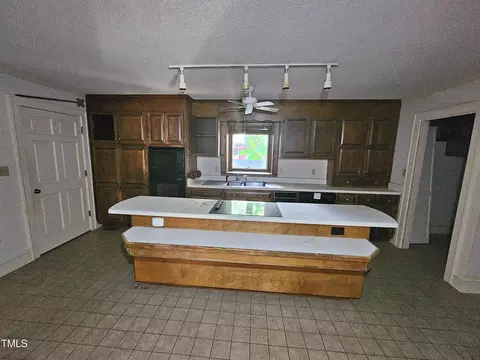 Kitchen - 1602 Wellons Ave, Dunn, NC 28334 photo 7 of 9