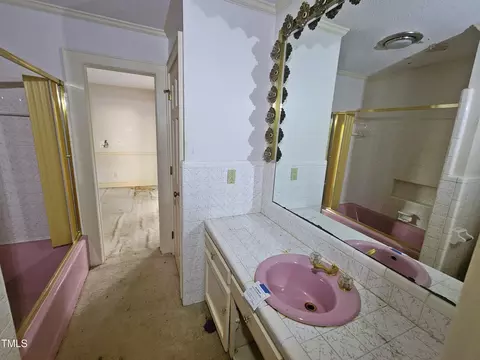 Bath - 1602 Wellons Ave, Dunn, NC 28334 photo 9 of 19