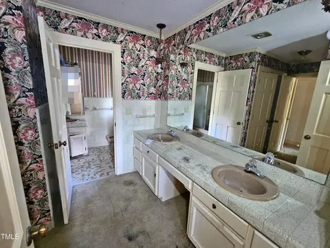 Bath - 1602 Wellons Ave, Dunn, NC 28334 photo 5 of 19