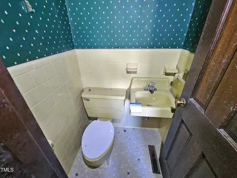 Bath - 1602 Wellons Ave, Dunn, NC 28334 photo 13 of 19