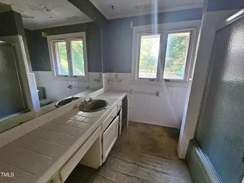 Bath - 1602 Wellons Ave, Dunn, NC 28334 photo 1 of 19