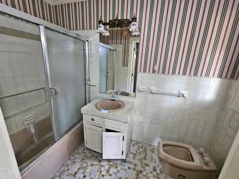 Bath - 1602 Wellons Ave, Dunn, NC 28334 photo 7 of 19