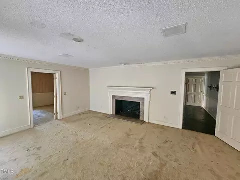 Living - 1602 Wellons Ave, Dunn, NC 28334 photo 5 of 15