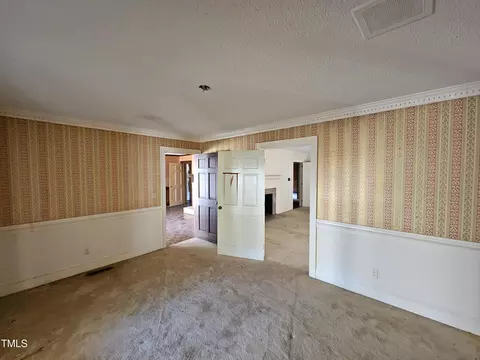 Living - 1602 Wellons Ave, Dunn, NC 28334 photo 6 of 15