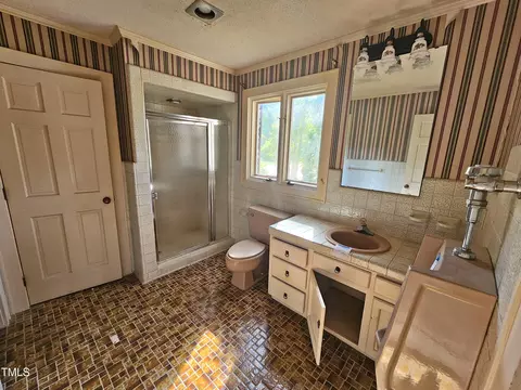 Bath - 1602 Wellons Ave, Dunn, NC 28334 photo 3 of 19