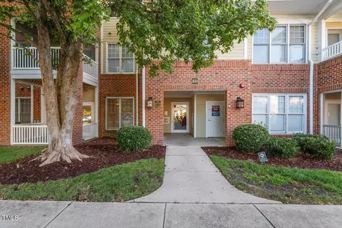 415 Waterford Lake Dr, Cary, NC 27519
