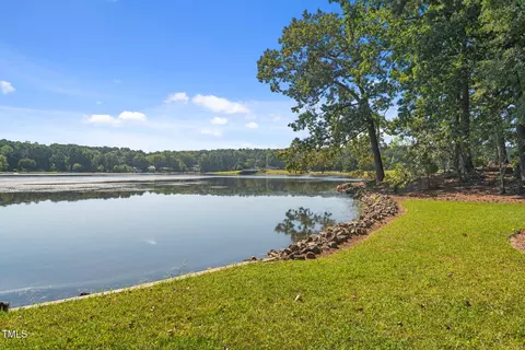 242 Lakeview Dr, Sanford, NC 27330