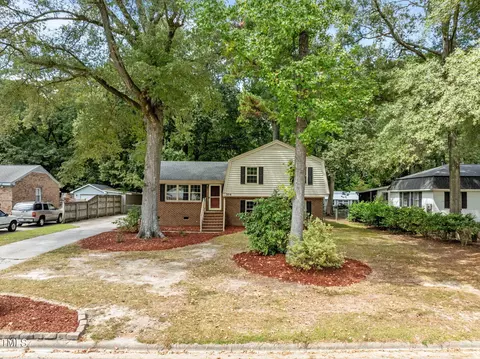 704 Forest Acres Dr, Tarboro, NC 27886