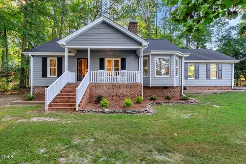 113 White Oak Ct, Clayton, NC 27520