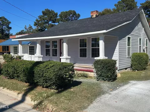 538 Mckoy St, Clinton, NC 28328