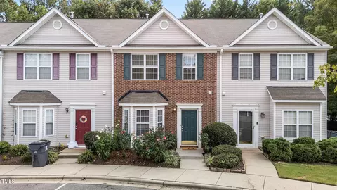 29 Edgebrook Cir, Durham, NC 27703