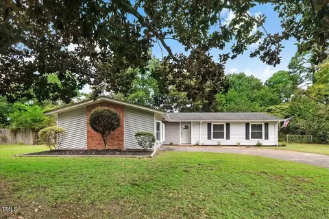 111 Robin Lake Dr, Dudley, NC 28333