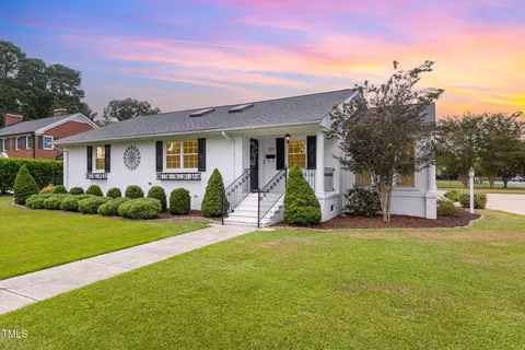 500 W Woodall St, Benson, NC 27504