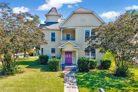 300 E 2nd St, Kenly, NC 27542