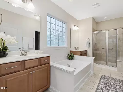 Bath - 136 Shadow Hawk Dr, Durham, NC 27713 photo 2 of 3