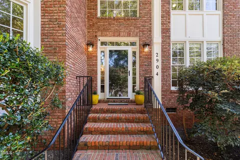 2904 Stone Gap Ct, Raleigh, NC 27612