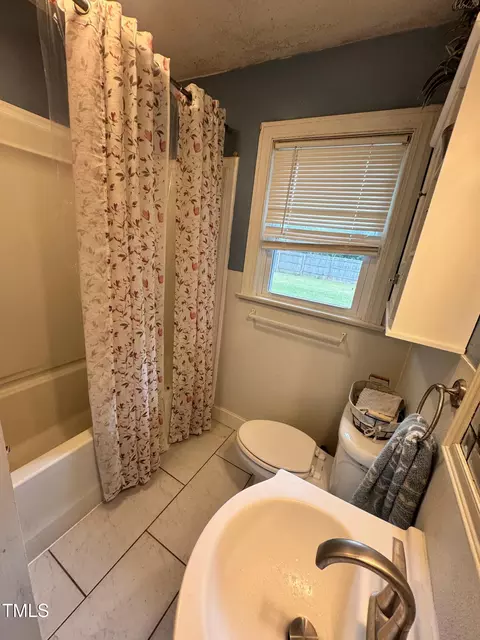 Bath - 220 Pine Tree Rd, Oxford, NC 27565 photo 4 of 4