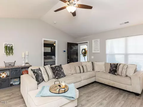 Living - 167 Marlin Ln, Smithfield, NC 27577 photo 2 of 2