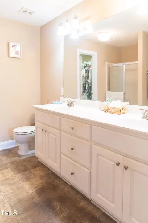 Bath - 81 Beasley Estates Dr, Benson, NC 27504 photo 3 of 4