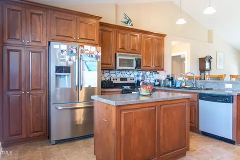 Kitchen - 81 Beasley Estates Dr, Benson, NC 27504 photo 4 of 8