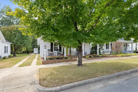 Exterior - 303 W Parrish Dr, Benson, NC 27504 photo 4 of 5