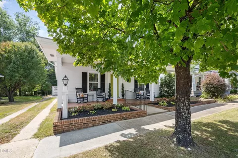 Exterior - 303 W Parrish Dr, Benson, NC 27504 photo 3 of 5