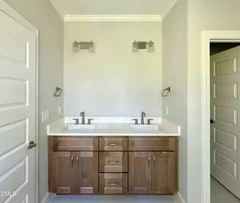 Bath - 2616 Silver Gate Ct, Wake Forest, NC 27587 photo 2 of 4