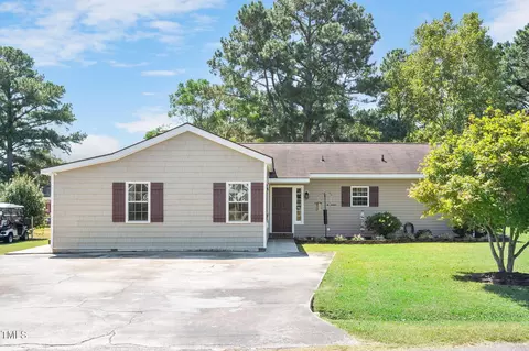 30 E Lynn St, Coats, NC 27521