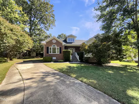 704 Topleaf Ct, Garner, NC 27529