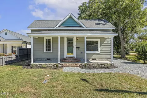 713 E Divine St, Dunn, NC 28334