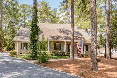 5 Pinyon Ln, Pinehurst, NC 28374