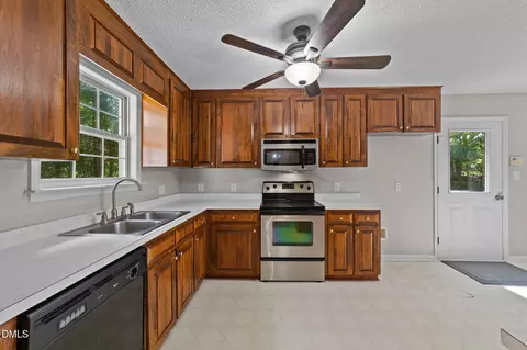 Kitchen - 6112 Walnut Glen Dr, Willow Spring, NC 27592 photo 2 of 4