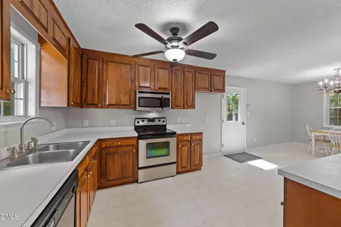 Kitchen - 6112 Walnut Glen Dr, Willow Spring, NC 27592 photo 3 of 4