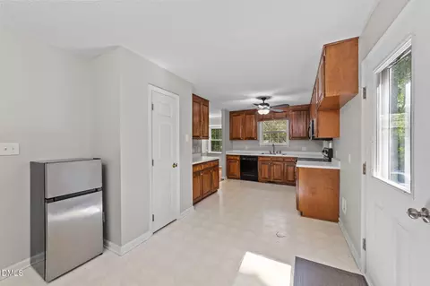 Kitchen - 6112 Walnut Glen Dr, Willow Spring, NC 27592 photo 4 of 4