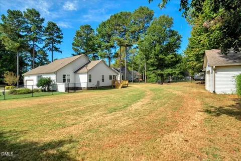 Exterior - 20 Pine Nut Ln, Smithfield, NC 27577 photo 6 of 9
