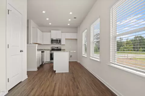 192 Courtside Dr, Dunn, NC 28334 photo 4