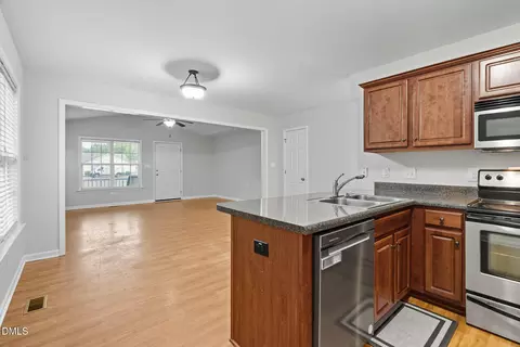14 Atlantic Ave, Benson, NC 27504 photo 16