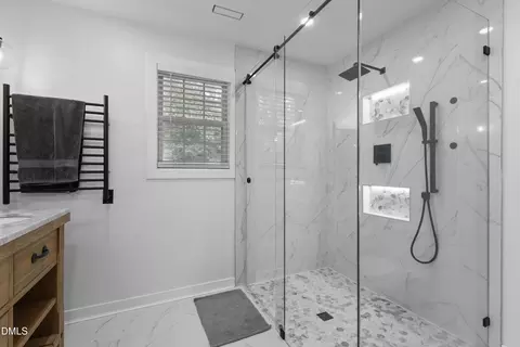 Bath - 6 Bluffside Ct, Durham, NC 27712 photo 2 of 3