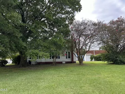 Exterior - 209 E Harnett St, Dunn, NC 28334 photo 1 of 5